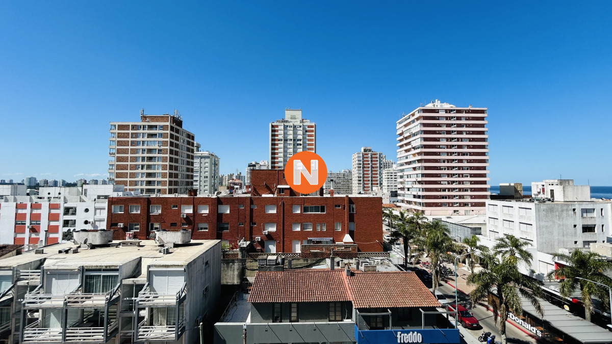 Apartamento Ref.223095 - Apartamento Lux Tower de dos dormitorios a metros de playa brava y mansa en Punta del Este 
