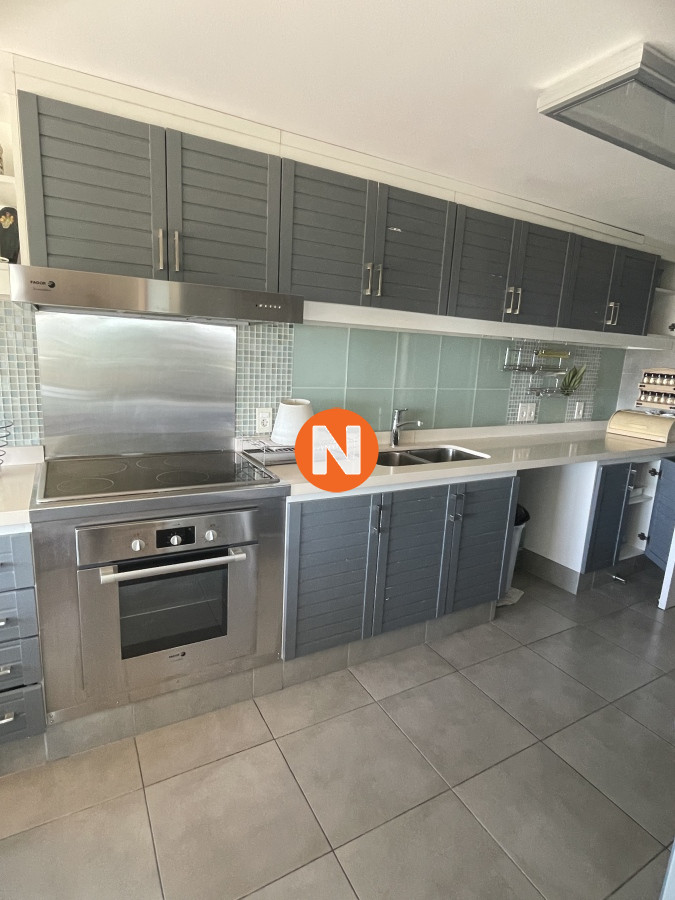 Apartamento Ref.222958 - PentHouse primera línea frente al mar - Playa Brava 3 dormitorios más dependencia 