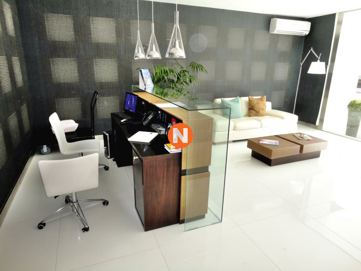 Apartamento Ref.223095 - Apartamento Lux Tower de dos dormitorios a metros de playa brava y mansa en Punta del Este 