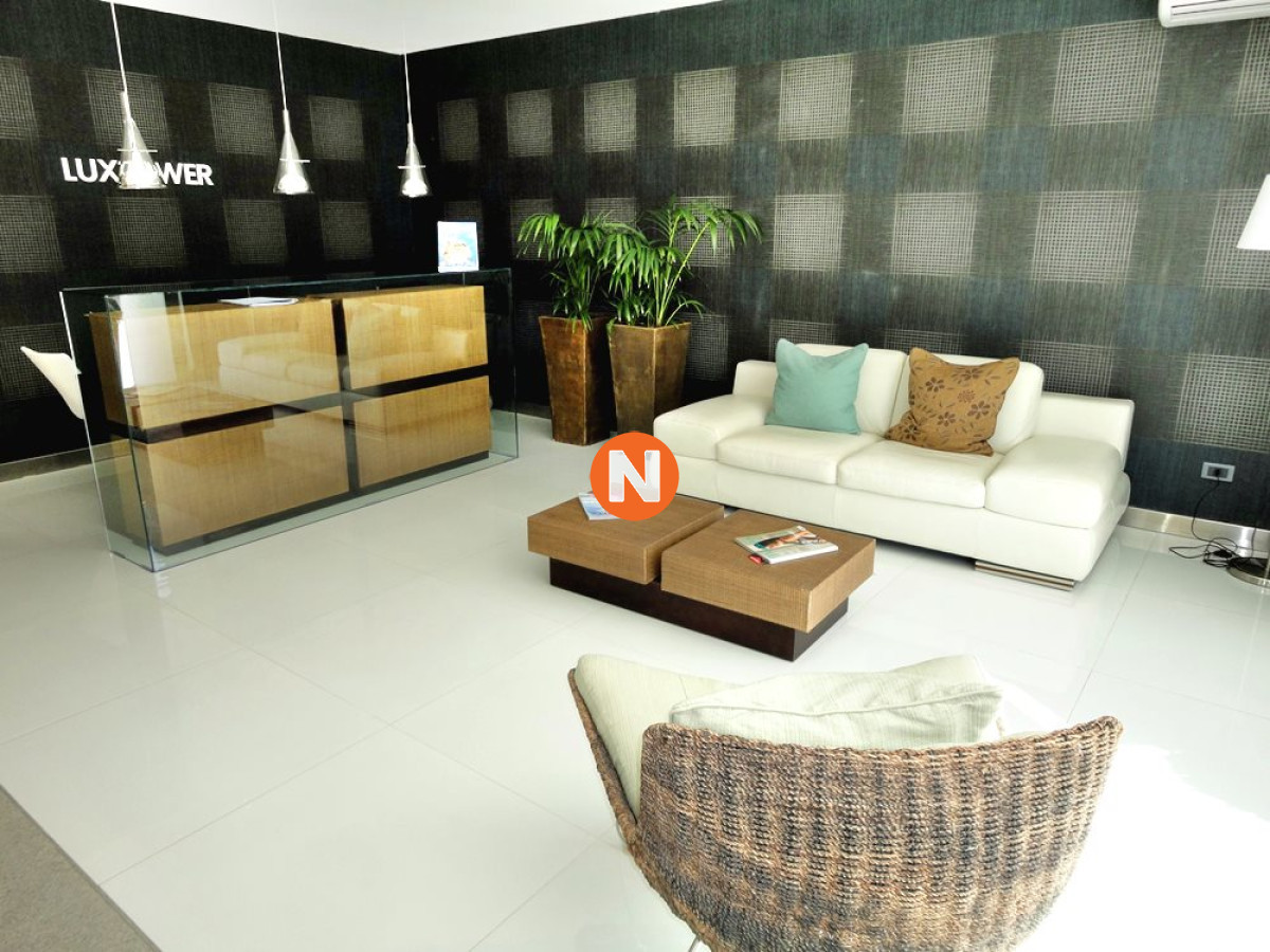 Apartamento Ref.223095 - Apartamento Lux Tower de dos dormitorios a metros de playa brava y mansa en Punta del Este 