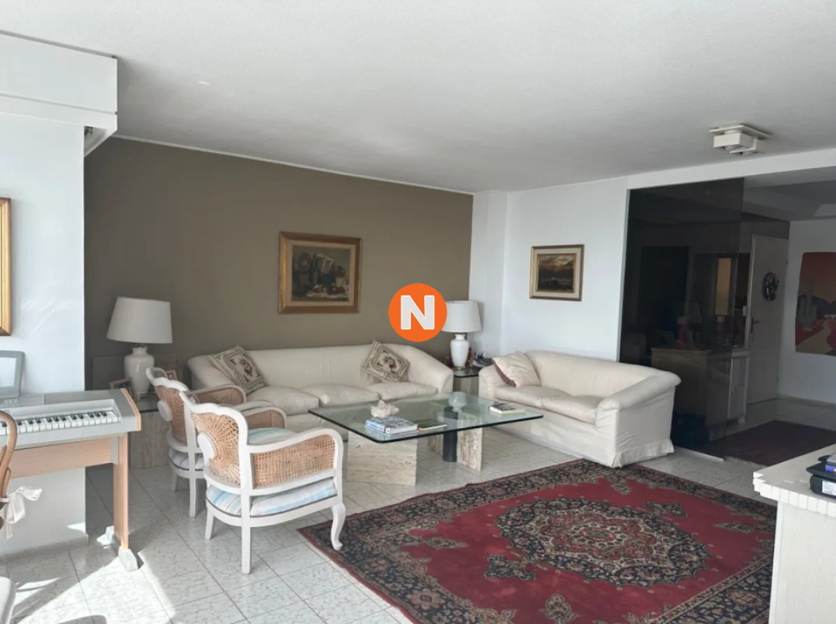 Apartamento Ref.214715 - Amplio Y Luminoso Apartamento Con Las Mejores Vistas De Punta Del Este en venta
