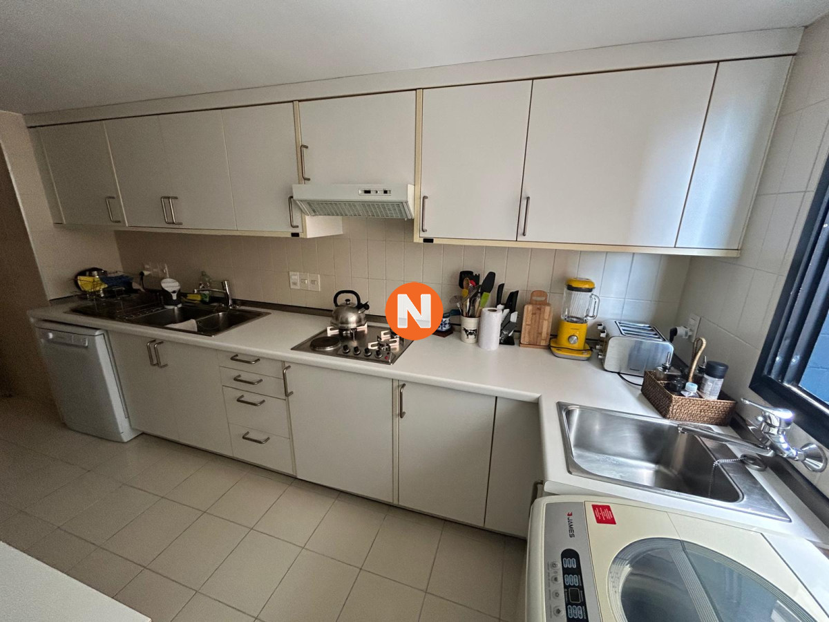 Apartamento Ref.9446 - Apartamento en Venta y Alquiler, Peninsula, Punta del Este, 3 Dormitorios.
