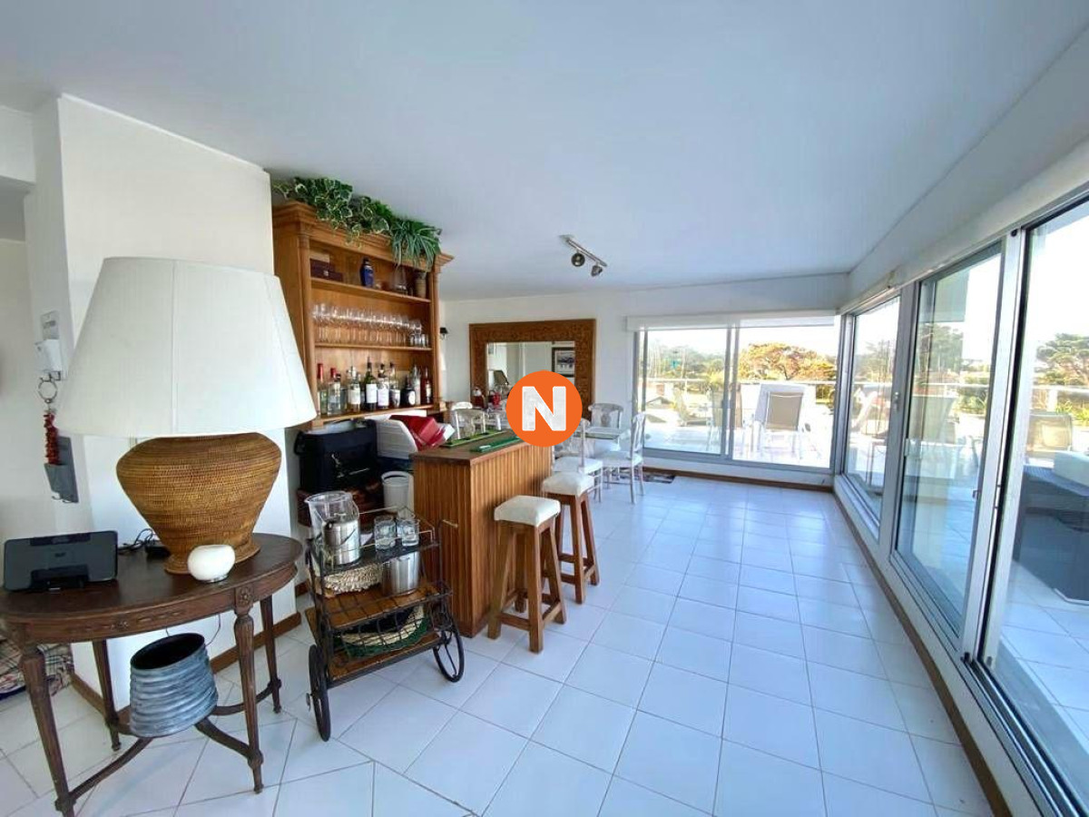 Apartamento Ref.222099 - Apartamento 4 Dormitorios, 4 Baños en Punta del Este Playa Brava