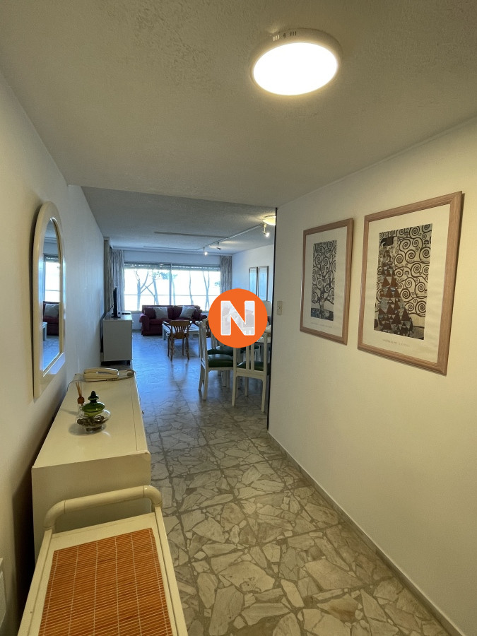 Apartamento Ref.222739 - En Venta - Apartamento 3 habitaciones, frente al mar. Parada 7, Punta del Este.