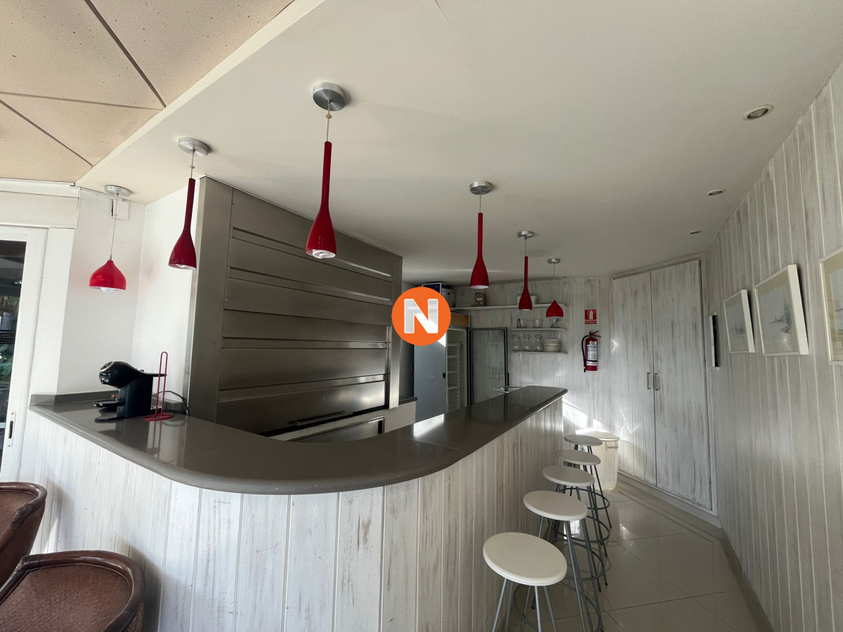 Apartamento Ref.203730 - Hermoso apartamento en primera linea al mar, en Venta y Alquiler, Mansa, Punta del Este, 3 Dormitorios.