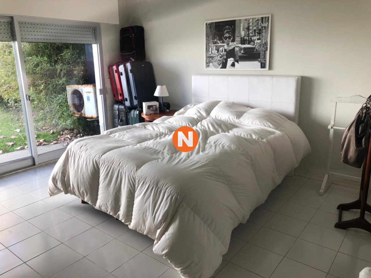 Apartamento Ref.6920 - Apartamento en Venta y Alquiler, Peninsula, Punta del Este, 5 Dormitorios.