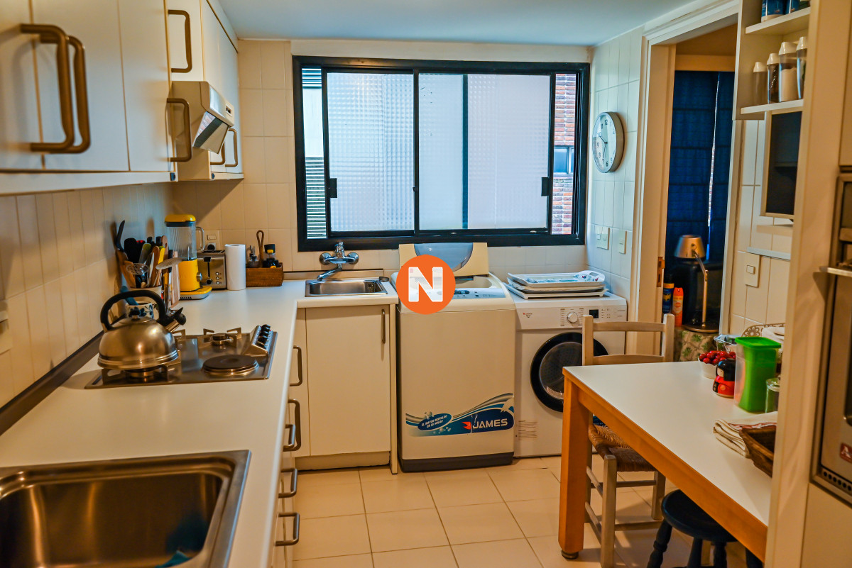Apartamento Ref.9446 - Apartamento en Venta y Alquiler, Peninsula, Punta del Este, 3 Dormitorios.