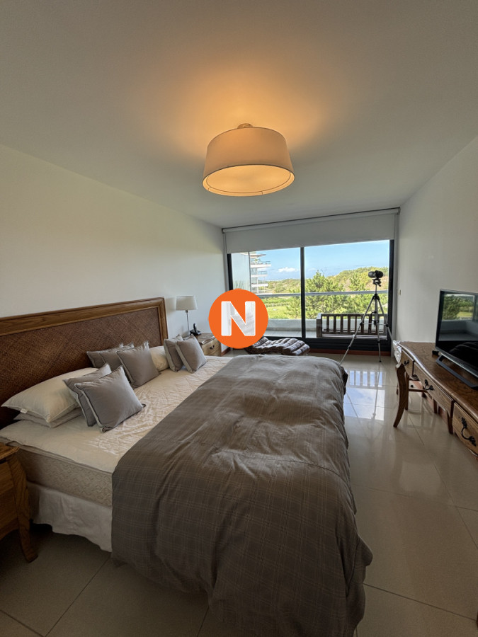 Apartamento Ref.8763 - VENTA DE APARTAMENTO DE 3 SUITES FRENTE AL MAR EN EDIFICIO MARIGOT BRAVA PUNTA DEL ESTE 