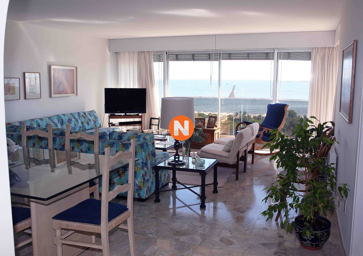 Apartamento Ref.215613 - TEQUENDAMA VENTA DE APARTAMENTO DE 3 DORMITORIOS Y SERVICIO MANSA PUNTA DEL ESTE