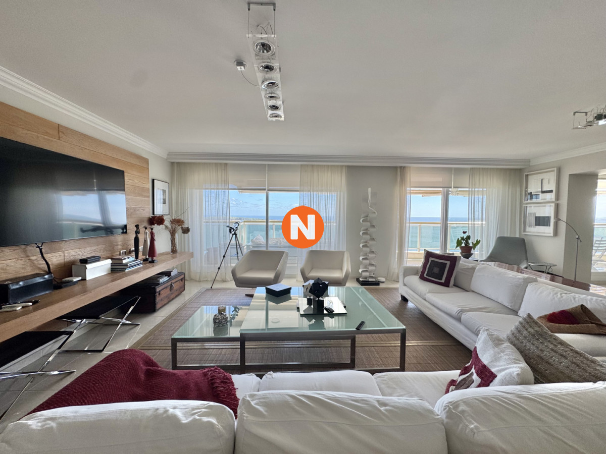 Apartamento Ref.224807 - LE JARDIN PISO ALTO VENTA DE APARTAMENTO DE 3 Y DEPENDENCIA 