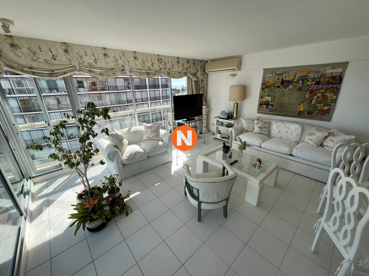 Apartamento Ref.156015 - Apartamento en Venta, Peninsula, Punta del Este, 2 Dormitorios.