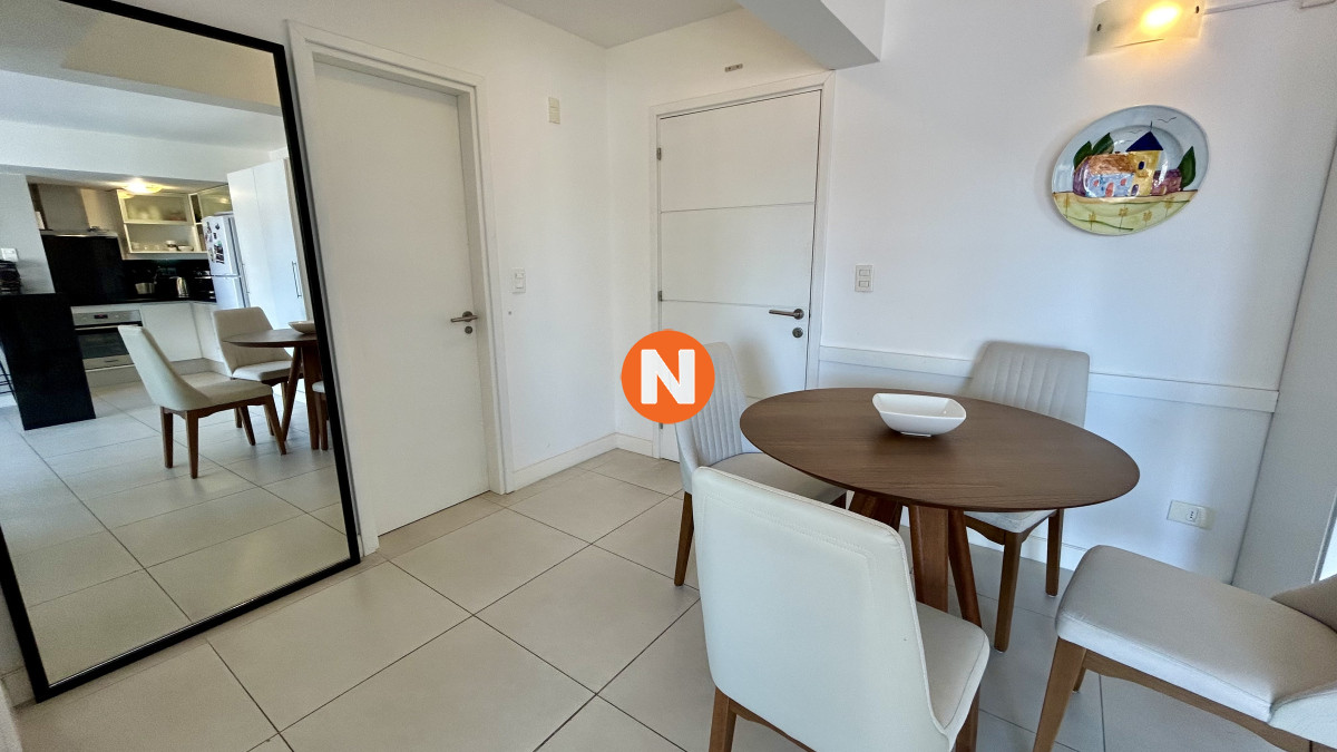Apartamento Ref.223095 - Apartamento Lux Tower de dos dormitorios a metros de playa brava y mansa en Punta del Este 