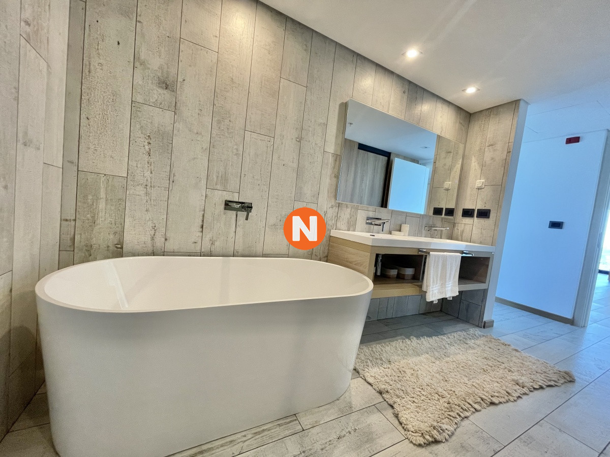 Apartamento Ref.220147 - VENTA DE APARTAMENTO DE 2 DORMITORIOS EN SUITE EN EDIFICIO SURFSIDE PUNTA DEL ESTE