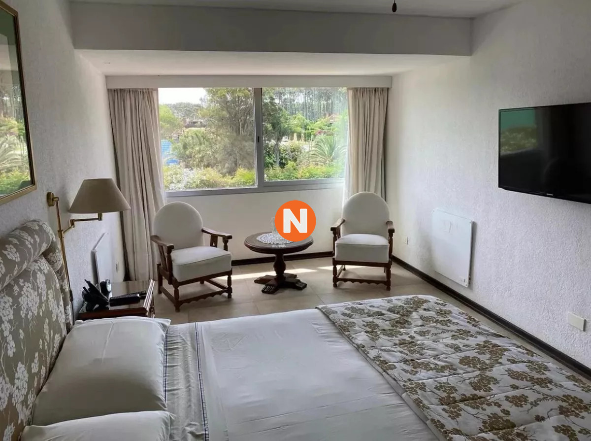 Apartamento Ref.223282 - Apartamento en Venta, 4 dormitorios, Punta del este