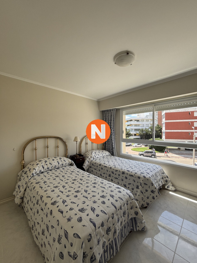 Apartamento Ref.171 - CORAL TOWER VENTA DE APARTAMENTO DE 3 SUITES + DEPENENDECNIA PLAYA MANSA PUNTA DEL ESTE