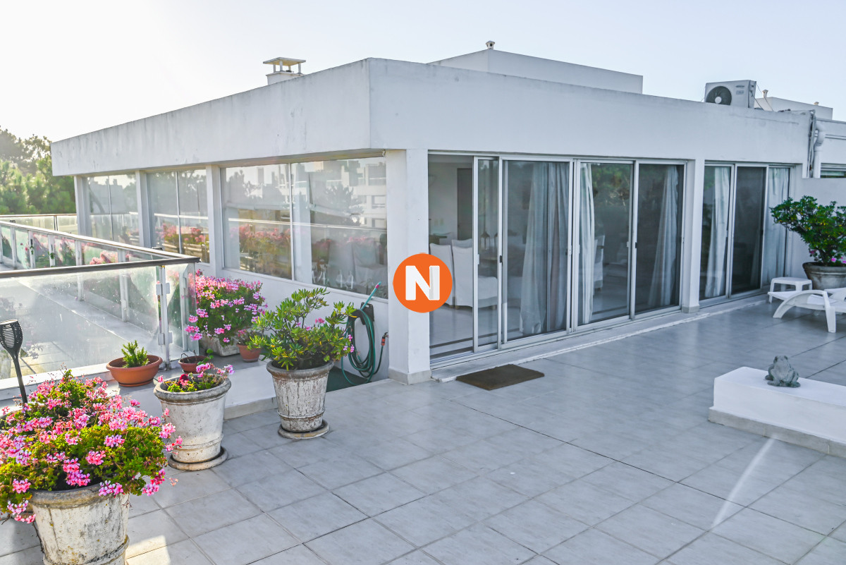 Apartamento Ref.223245 - En Venta, 5 dormitorios, Playa Brava