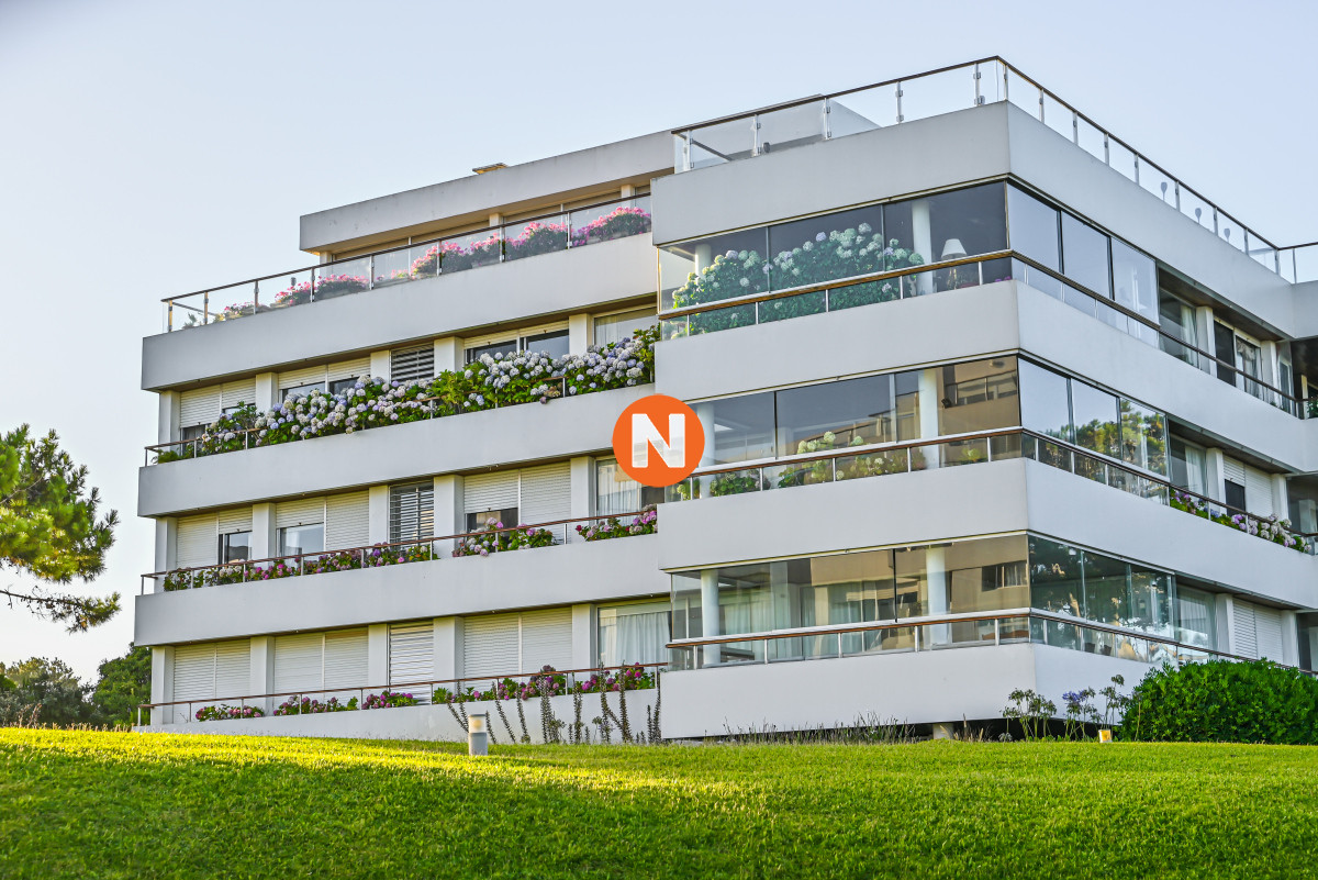 Apartamento Ref.223245 - En Venta, 5 dormitorios, Playa Brava