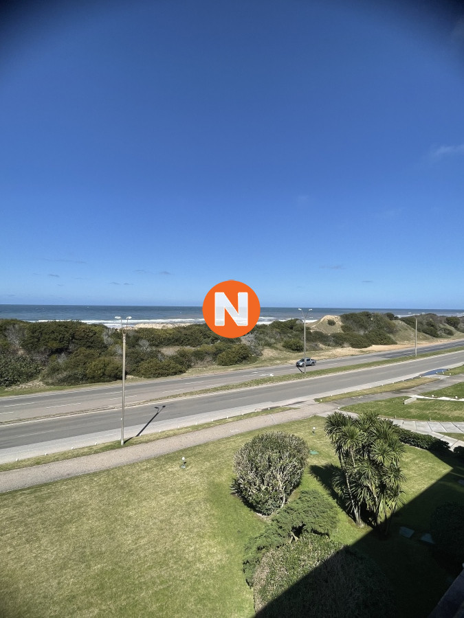 Apartamento Ref.222958 - PentHouse primera línea frente al mar - Playa Brava 3 dormitorios más dependencia 