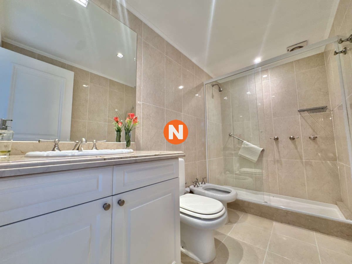 Apartamento Ref.224807 - LE JARDIN PISO ALTO VENTA DE APARTAMENTO DE 3 Y DEPENDENCIA 