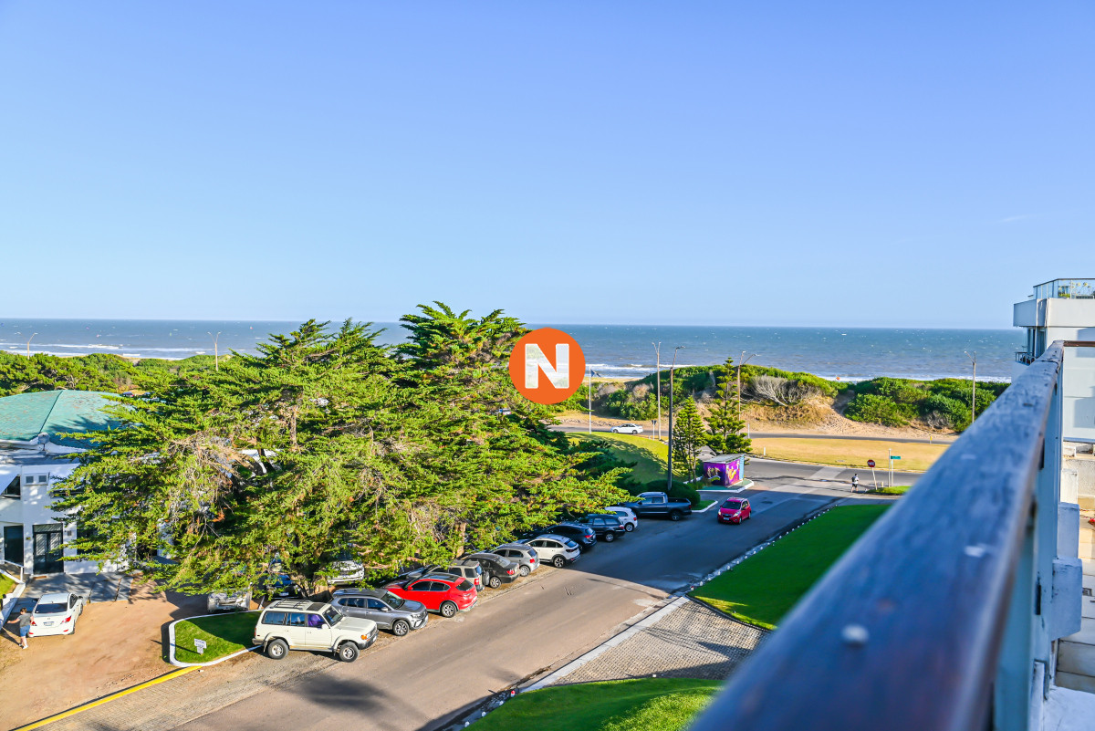 Apartamento Ref.223245 - En Venta, 5 dormitorios, Playa Brava