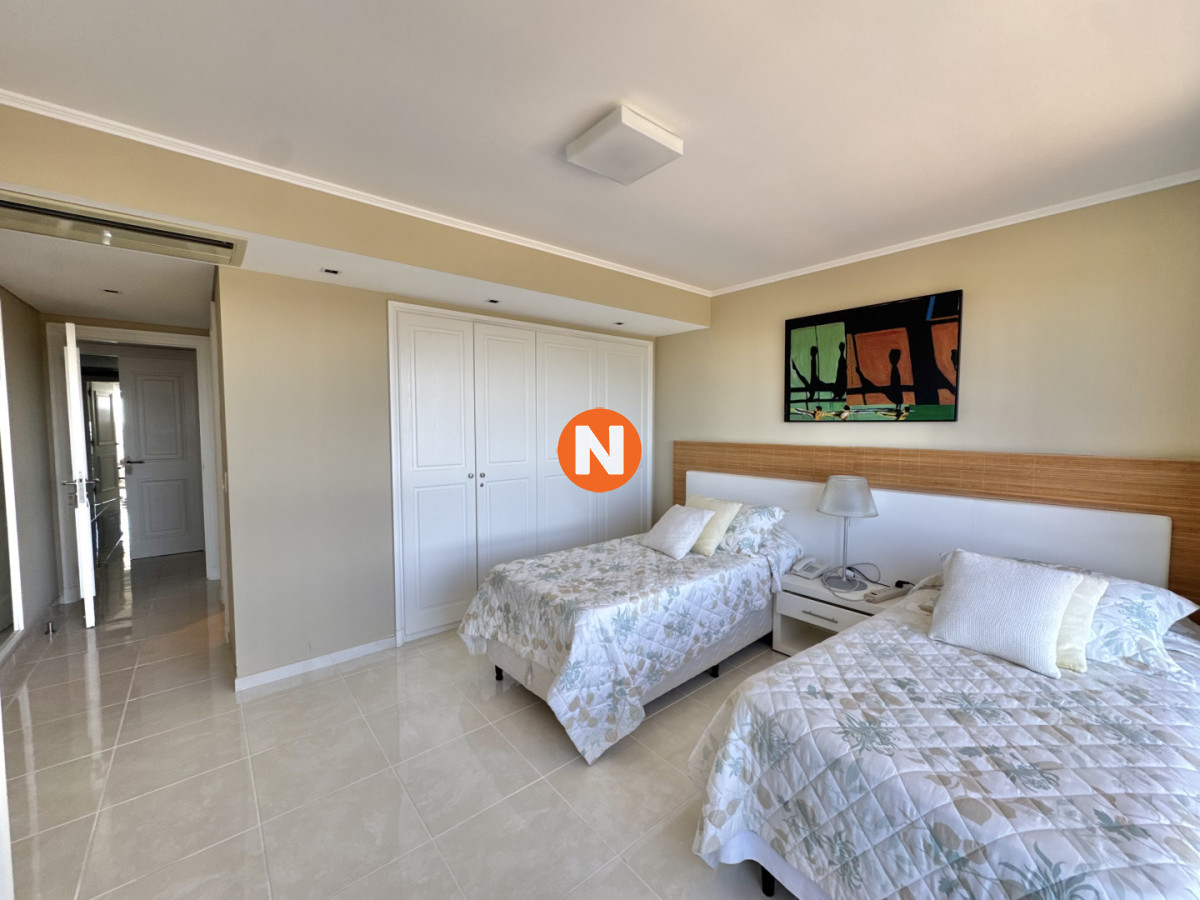 Apartamento Ref.224807 - LE JARDIN PISO ALTO VENTA DE APARTAMENTO DE 3 Y DEPENDENCIA 