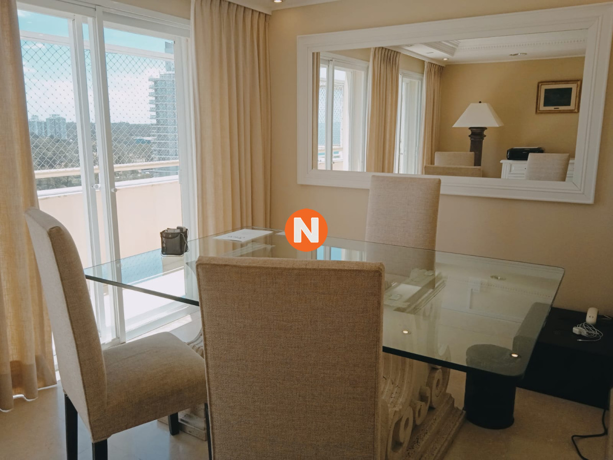 Apartamento Ref.217274 - Hermoso Penthouse , en uno de los edificios mas céntricos de Punta del Este!