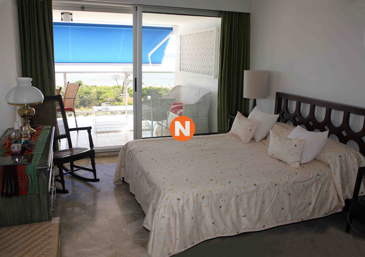 Apartamento Ref.215613 - TEQUENDAMA VENTA DE APARTAMENTO DE 3 DORMITORIOS Y SERVICIO MANSA PUNTA DEL ESTE