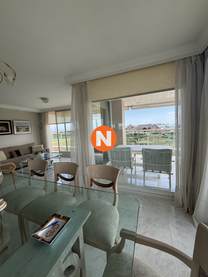 Apartamento Ref.171 - CORAL TOWER VENTA DE APARTAMENTO DE 3 SUITES + DEPENENDECNIA PLAYA MANSA PUNTA DEL ESTE