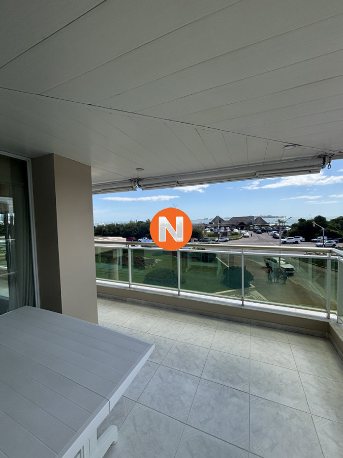 Apartamento Ref.171 - CORAL TOWER VENTA DE APARTAMENTO DE 3 SUITES + DEPENENDECNIA PLAYA MANSA PUNTA DEL ESTE