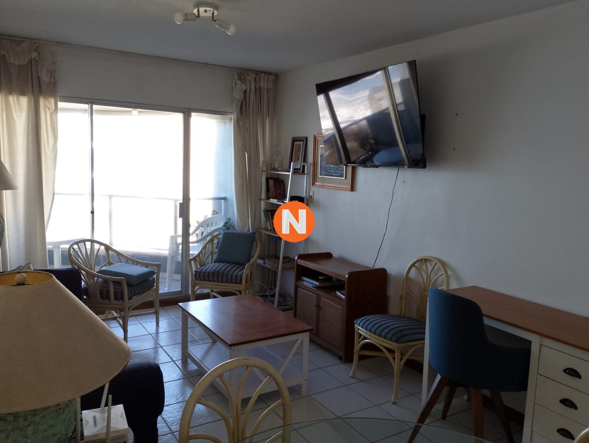 Apartamento Ref.8632 - Apartamento en Venta y Alquiler, Peninsula, Punta del Este, 2 Dormitorios.