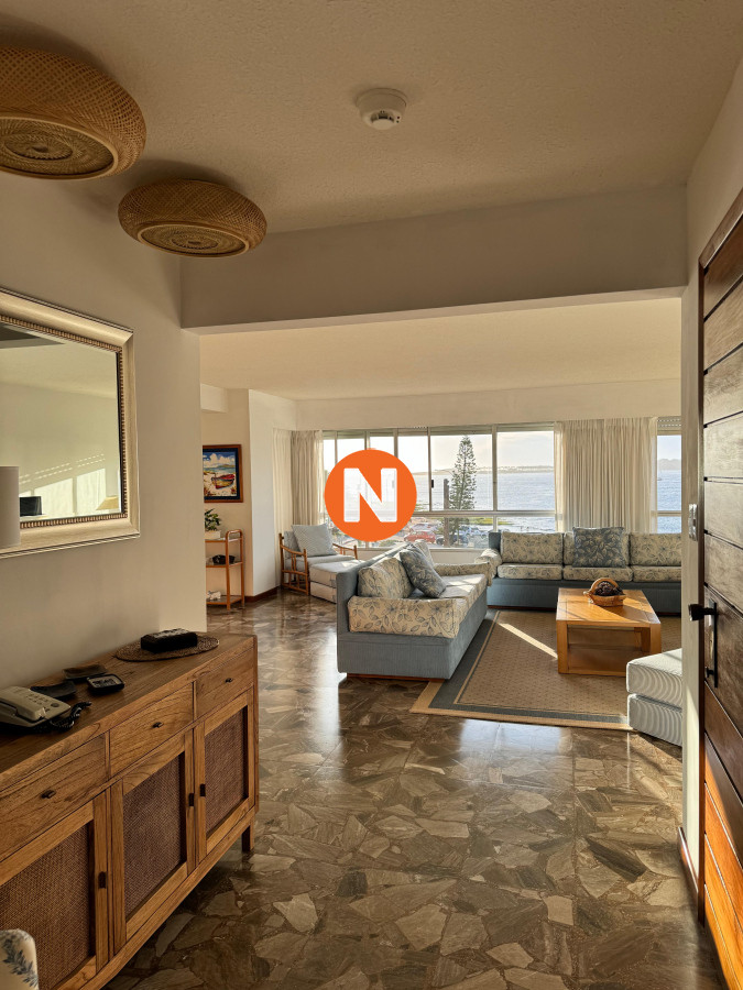 Apartamento Ref.203730 - Hermoso apartamento en primera linea al mar, en Venta y Alquiler, Mansa, Punta del Este, 3 Dormitorios.