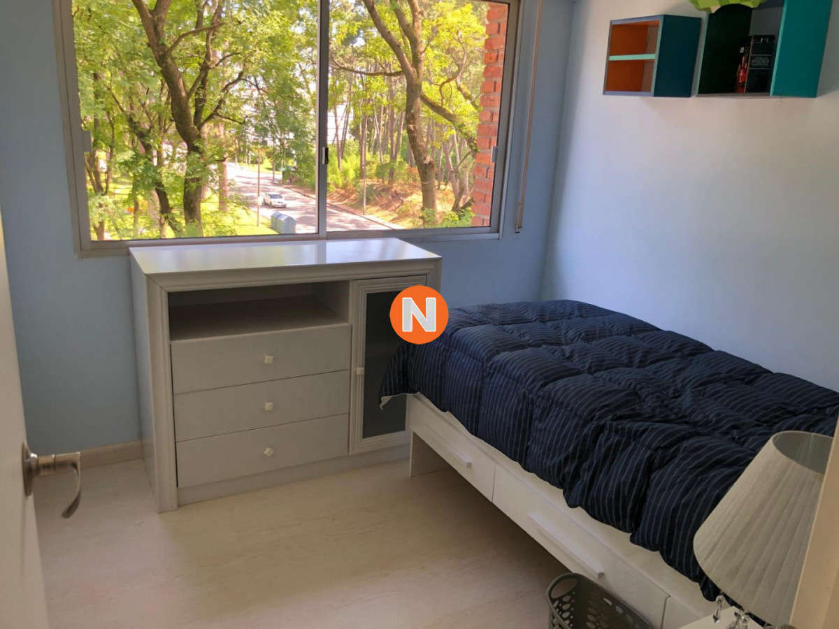 Apartamento Ref.214138 - Luminoso Apartamento 4 dormitorios Frente a Mansa