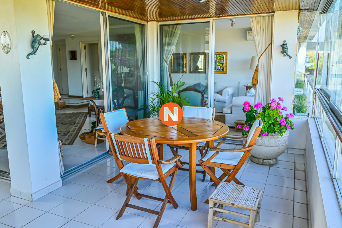 Apartamento Ref.223245 - En Venta, 5 dormitorios, Playa Brava