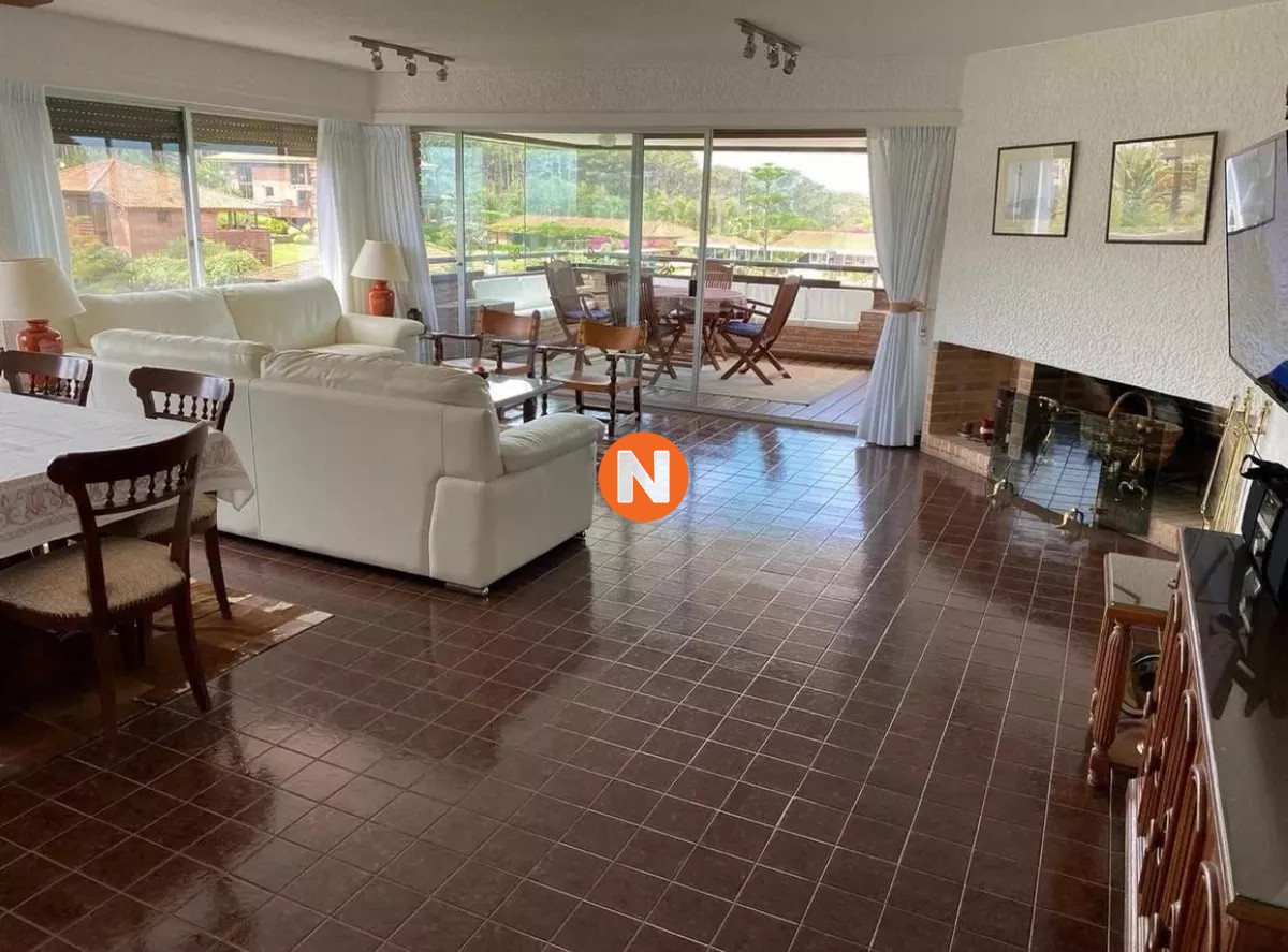 Apartamento Ref.223282 - Apartamento en Venta, 4 dormitorios, Punta del este