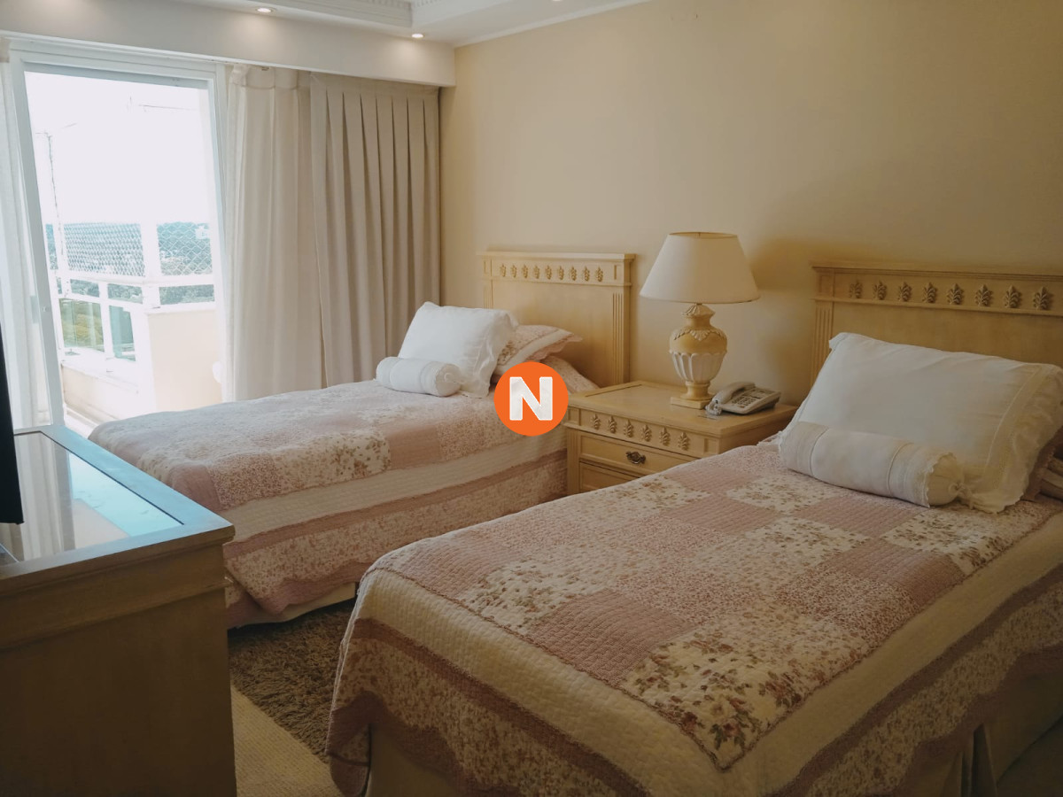 Apartamento Ref.217274 - Hermoso Penthouse , en uno de los edificios mas céntricos de Punta del Este!