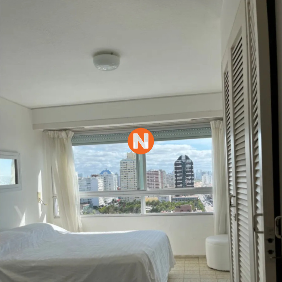 Apartamento Ref.214715 - Amplio Y Luminoso Apartamento Con Las Mejores Vistas De Punta Del Este en venta