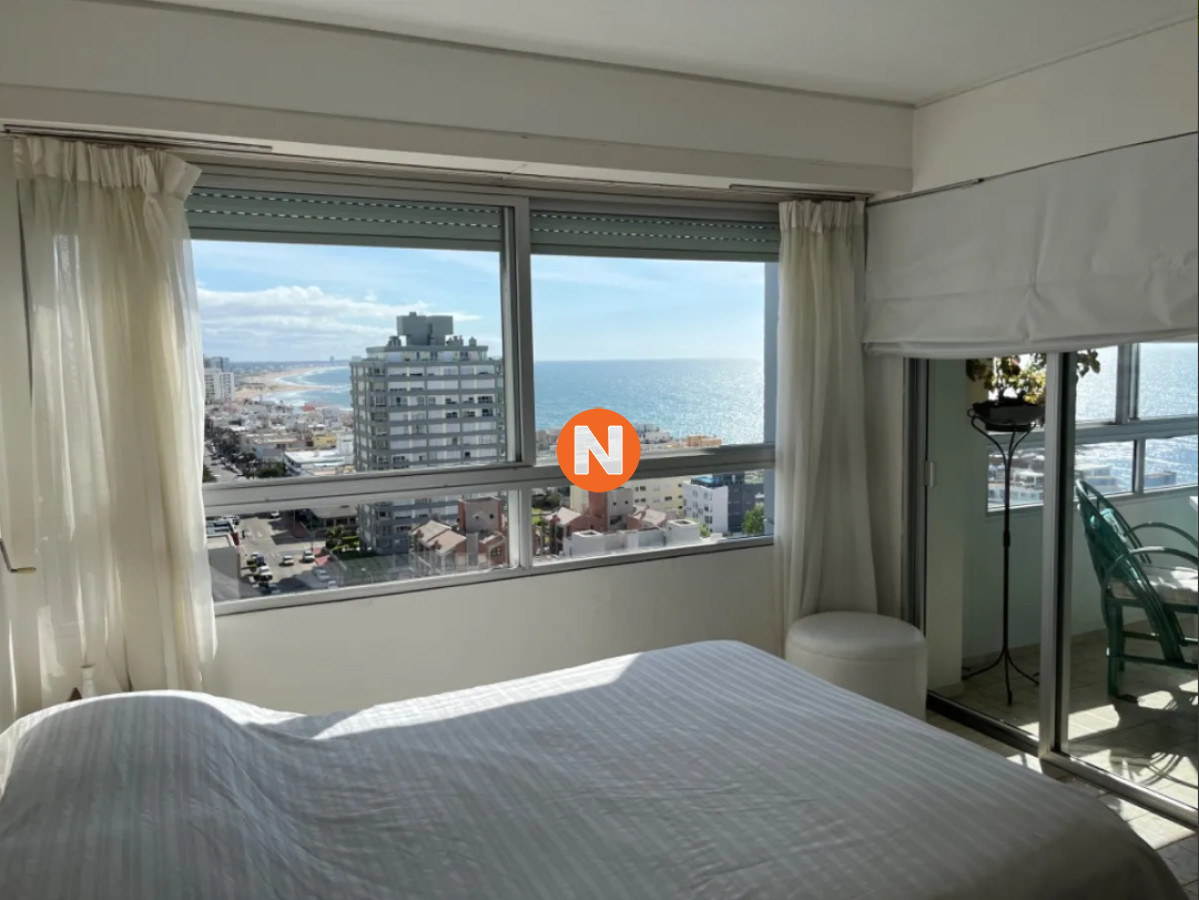 Apartamento Ref.214715 - Amplio Y Luminoso Apartamento Con Las Mejores Vistas De Punta Del Este en venta
