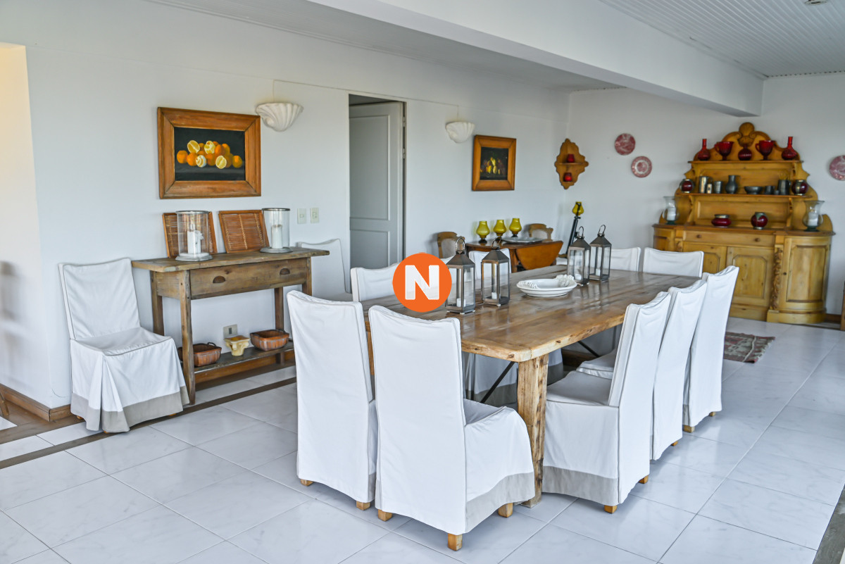 Apartamento Ref.223245 - En Venta, 5 dormitorios, Playa Brava