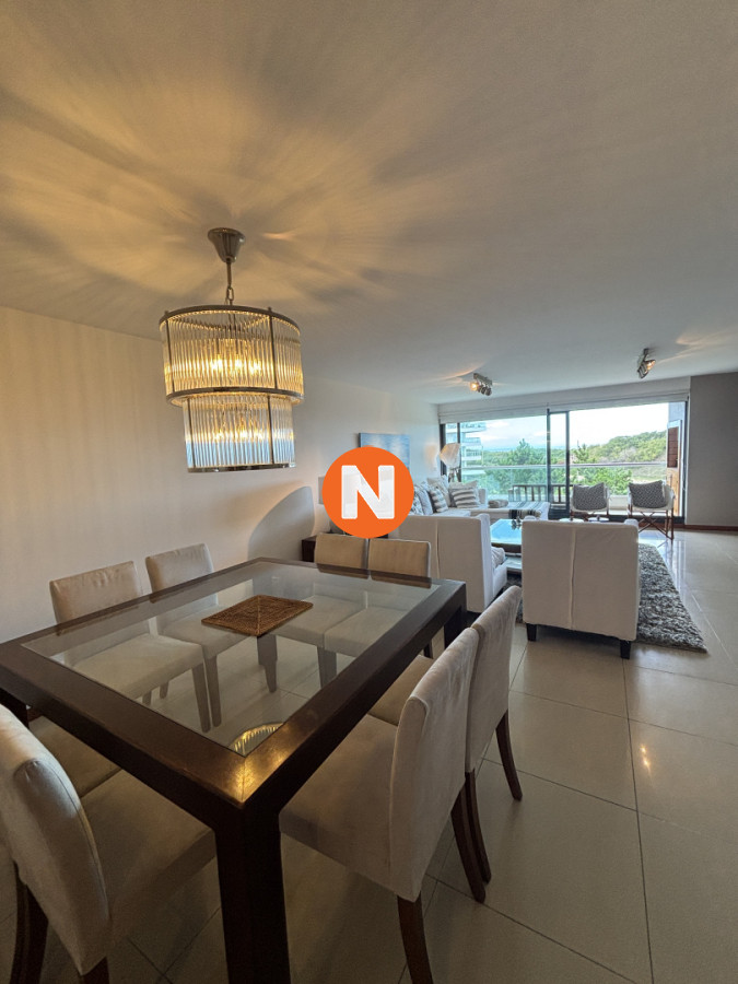 Apartamento Ref.8763 - VENTA DE APARTAMENTO DE 3 SUITES FRENTE AL MAR EN EDIFICIO MARIGOT BRAVA PUNTA DEL ESTE 