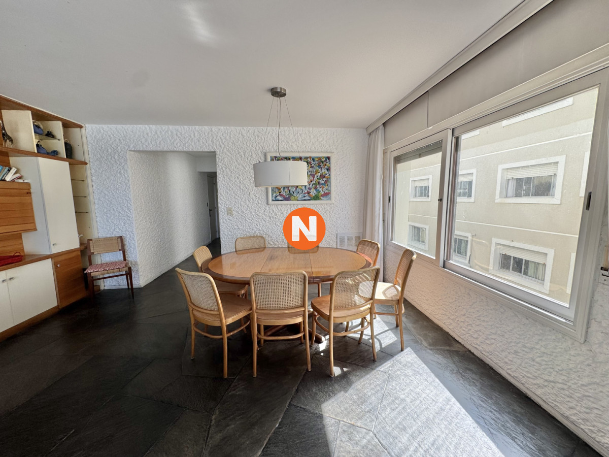 Apartamento Ref.225235 - PENINSULA VENTA DE APARTAMENTO DE 2 DORMITORIOS + DEPENDENCIA PUNTA DEL ESTE