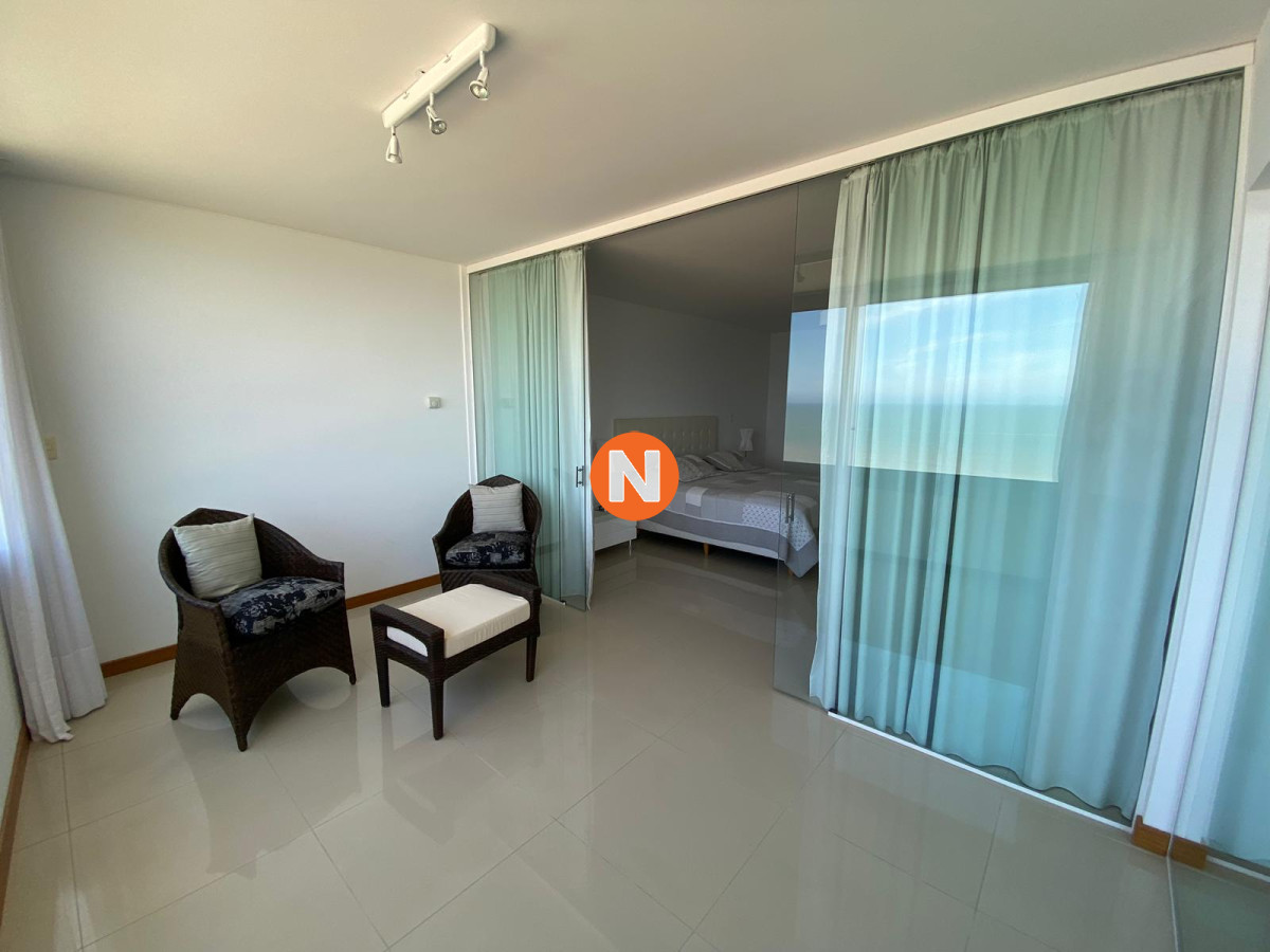 Apartamento Ref.220155 - Venta de Apartamento 3 dormitorios + servicio - Playa Brava - Punta del Este