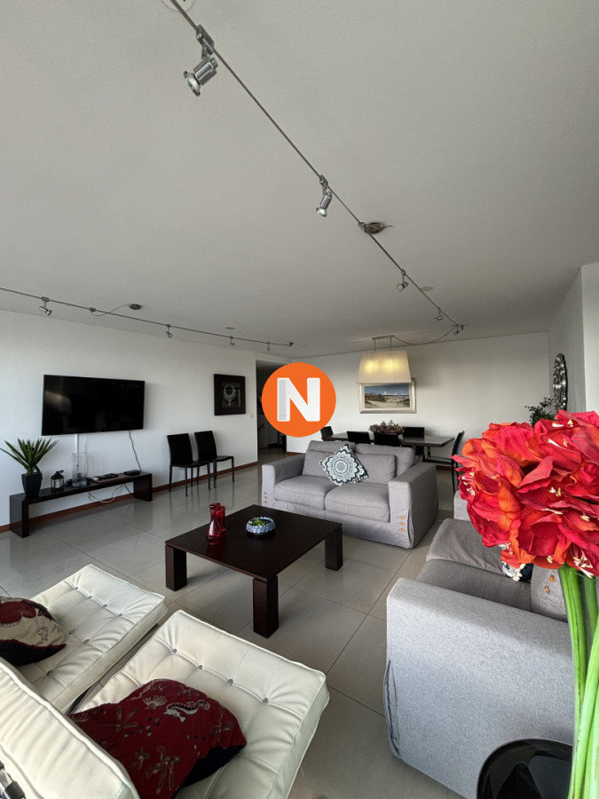 Apartamento Ref.200635 - Penthouse a la Venta, en Roosevelt, 3 dormitorios