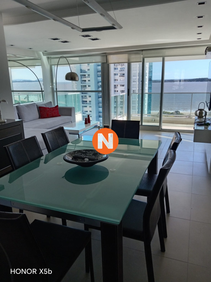 Apartamento Ref.8281 - Apartamento en Venta y Alquiler, Mansa, Punta del Este, 3 Dormitorios.