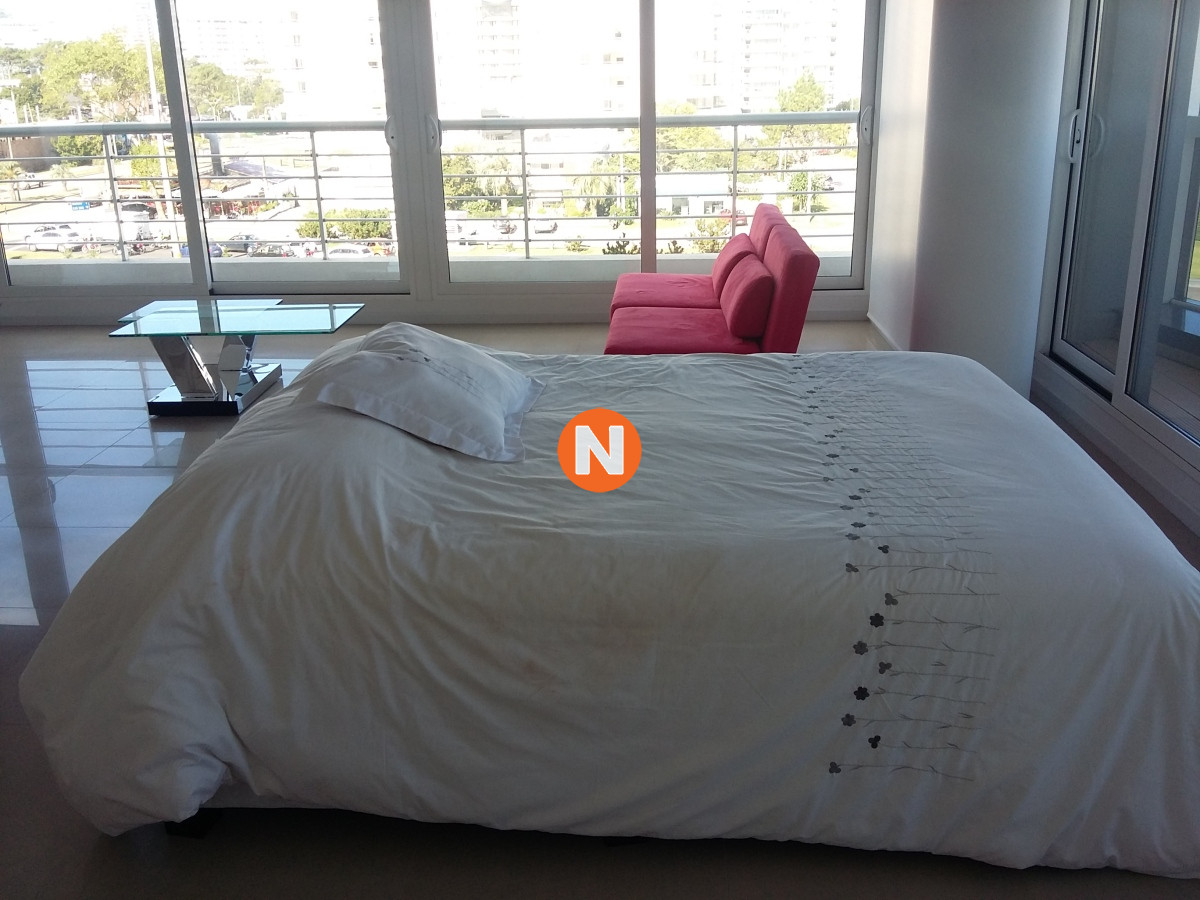Apartamento Ref.214984 - Venta monoambiente Punta del Este