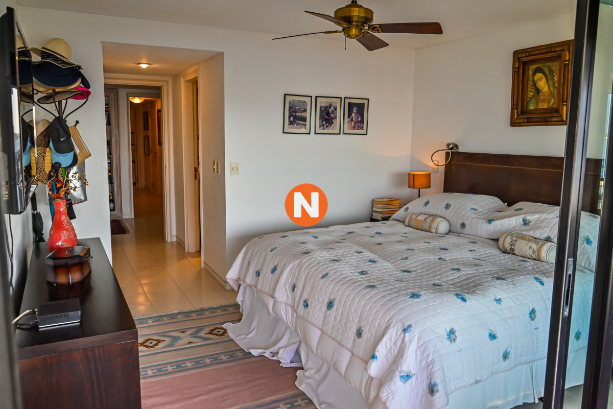 Apartamento Ref.9446 - Apartamento en Venta y Alquiler, Peninsula, Punta del Este, 3 Dormitorios.