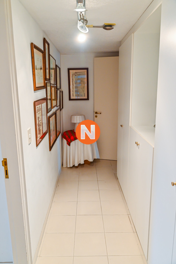 Apartamento Ref.9446 - Apartamento en Venta y Alquiler, Peninsula, Punta del Este, 3 Dormitorios.