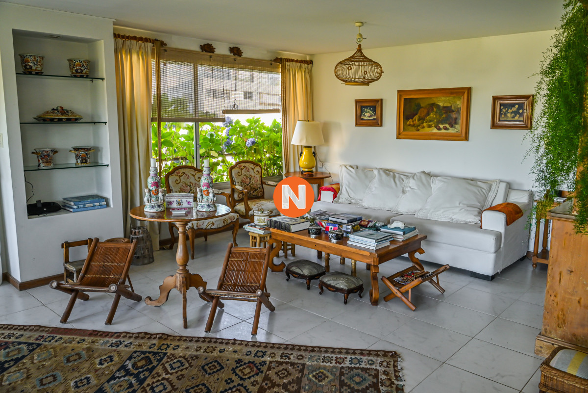 Apartamento Ref.223245 - En Venta, 5 dormitorios, Playa Brava