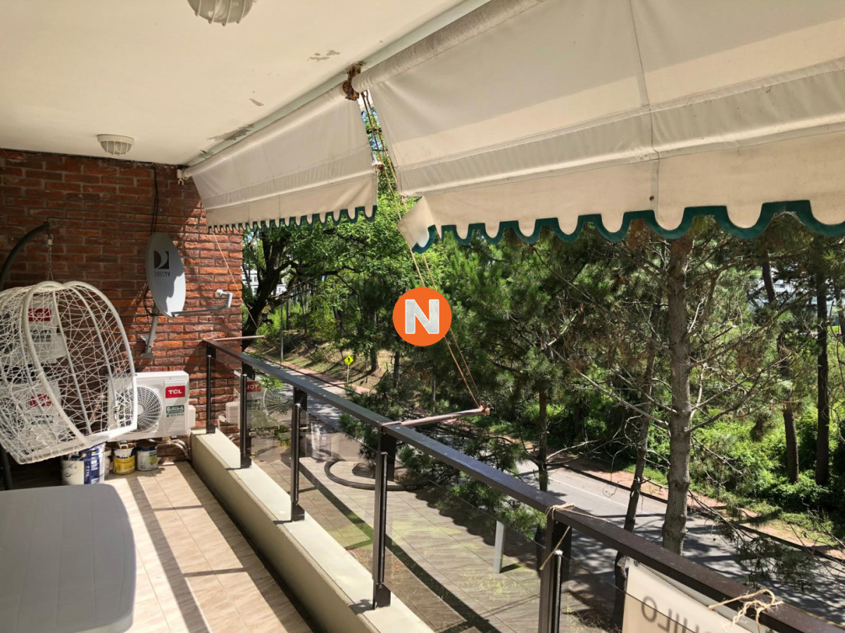 Apartamento Ref.214138 - Luminoso Apartamento 4 dormitorios Frente a Mansa