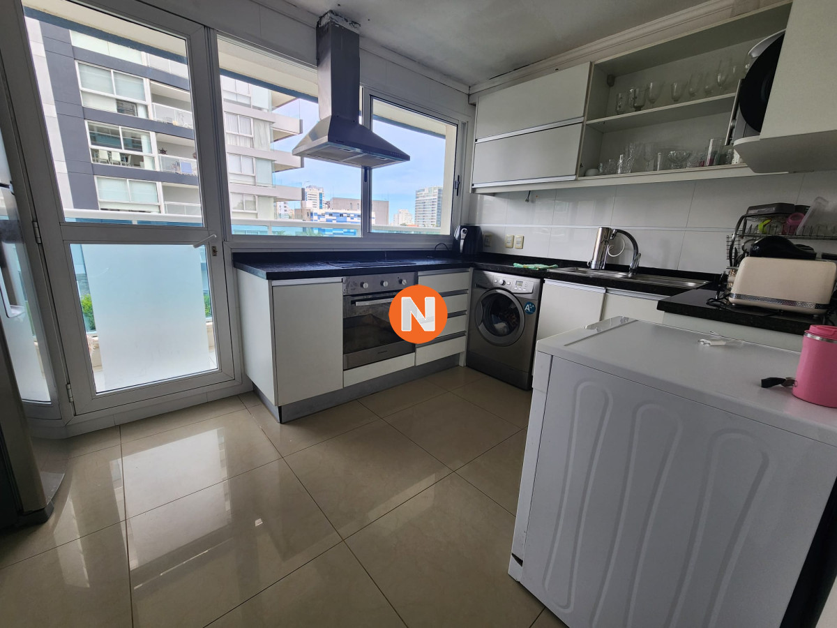 Apartamento Ref.7962 - Apartamento en Venta y Alquiler, Mansa, Punta del Este, 3 Dormitorios.