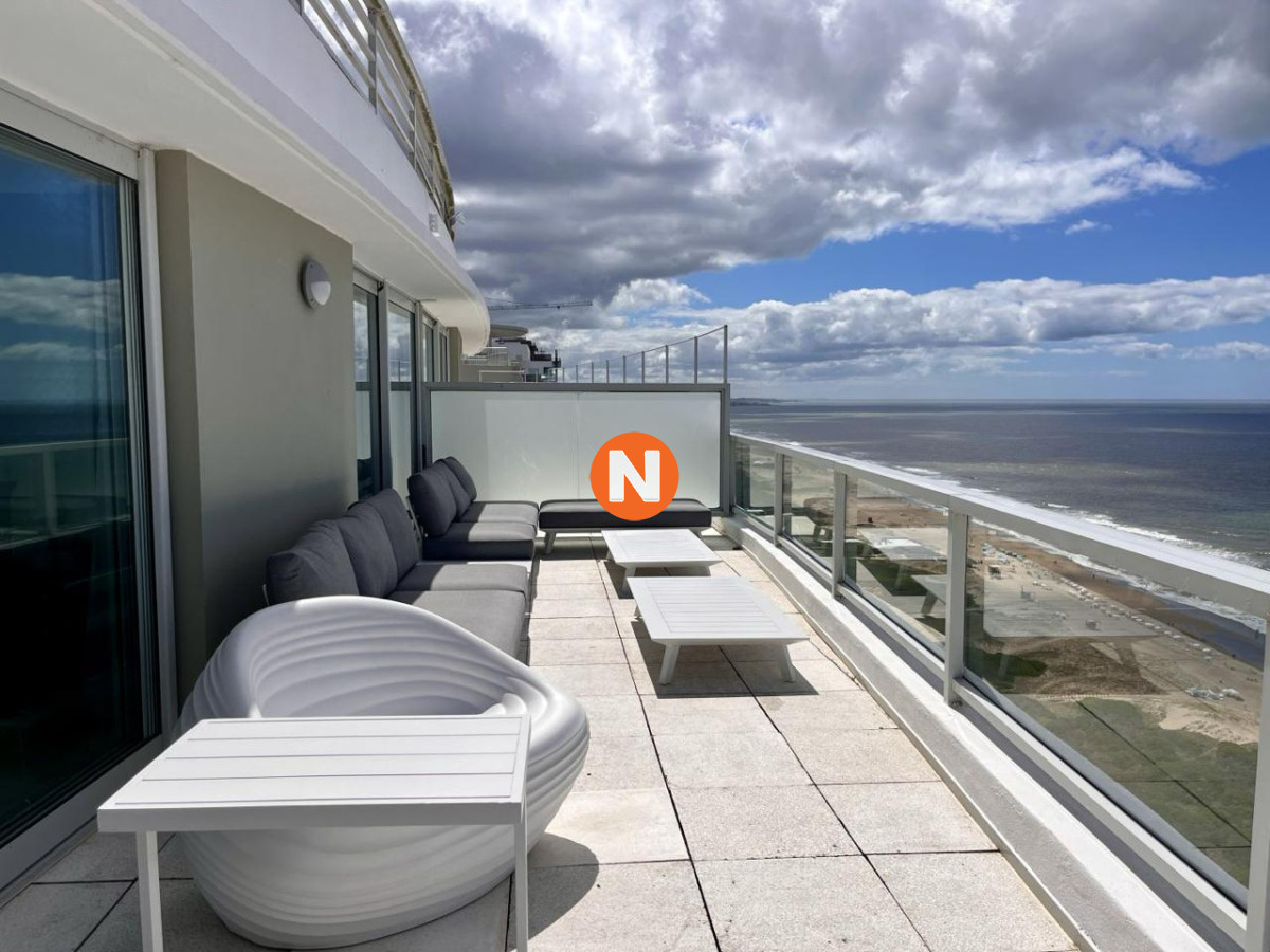 Apartamento Ref.223788 - Exclusivo Penthouse en primera linea en Venta